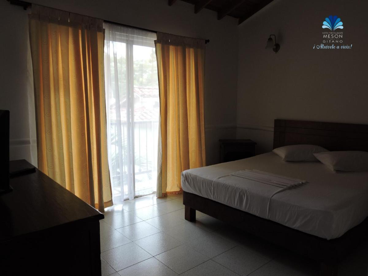 Hotel Y Restaurante Meson Del Gitano Caucasia Oda fotoğraf