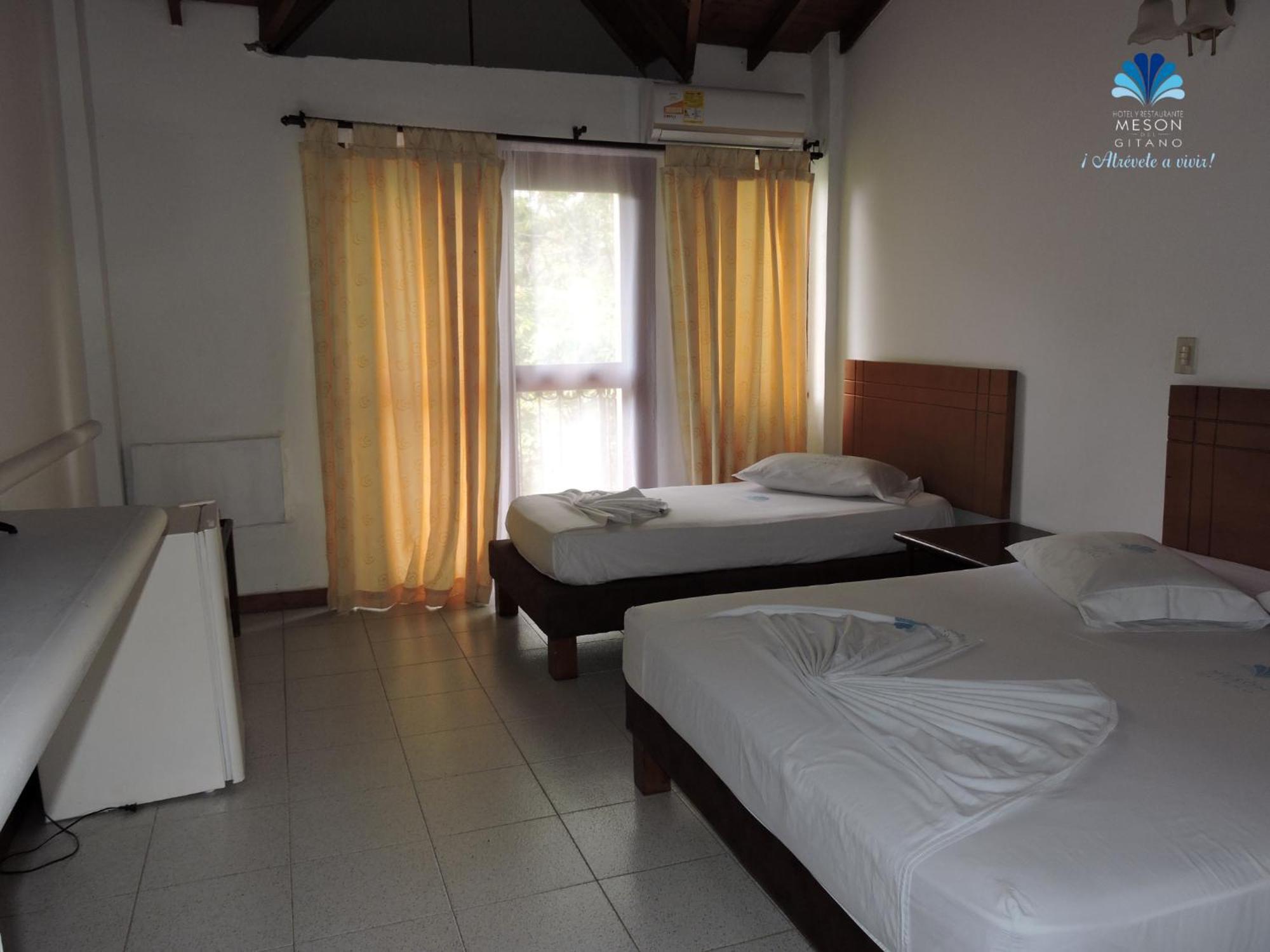 Hotel Y Restaurante Meson Del Gitano Caucasia Oda fotoğraf